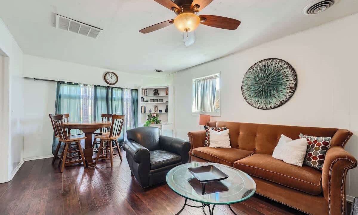 Photo of Livingroom in Northeast Park Hill