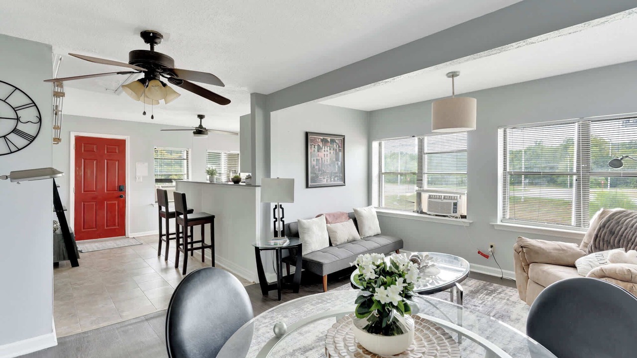 Photo of Livingroom in Collegedale