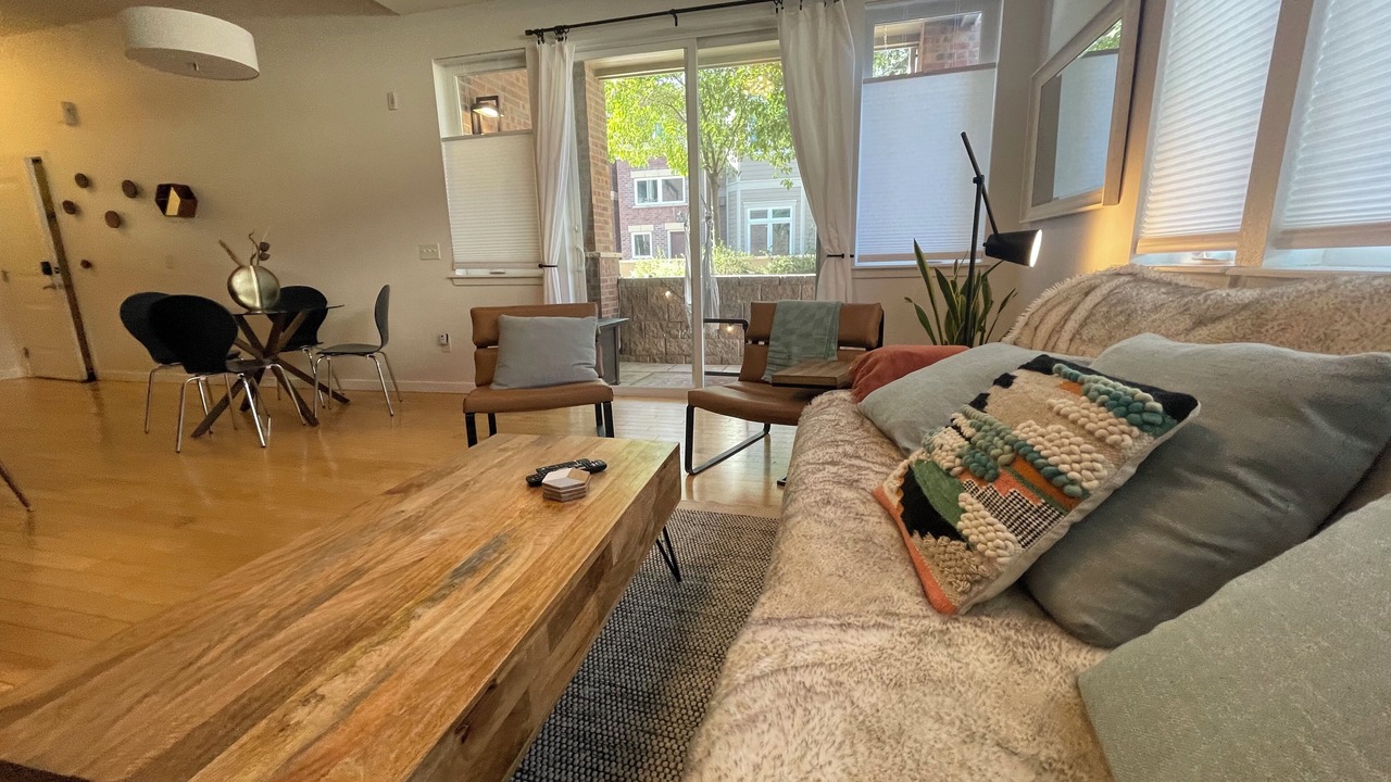 Photo of Livingroom in North Broadway - Holiday