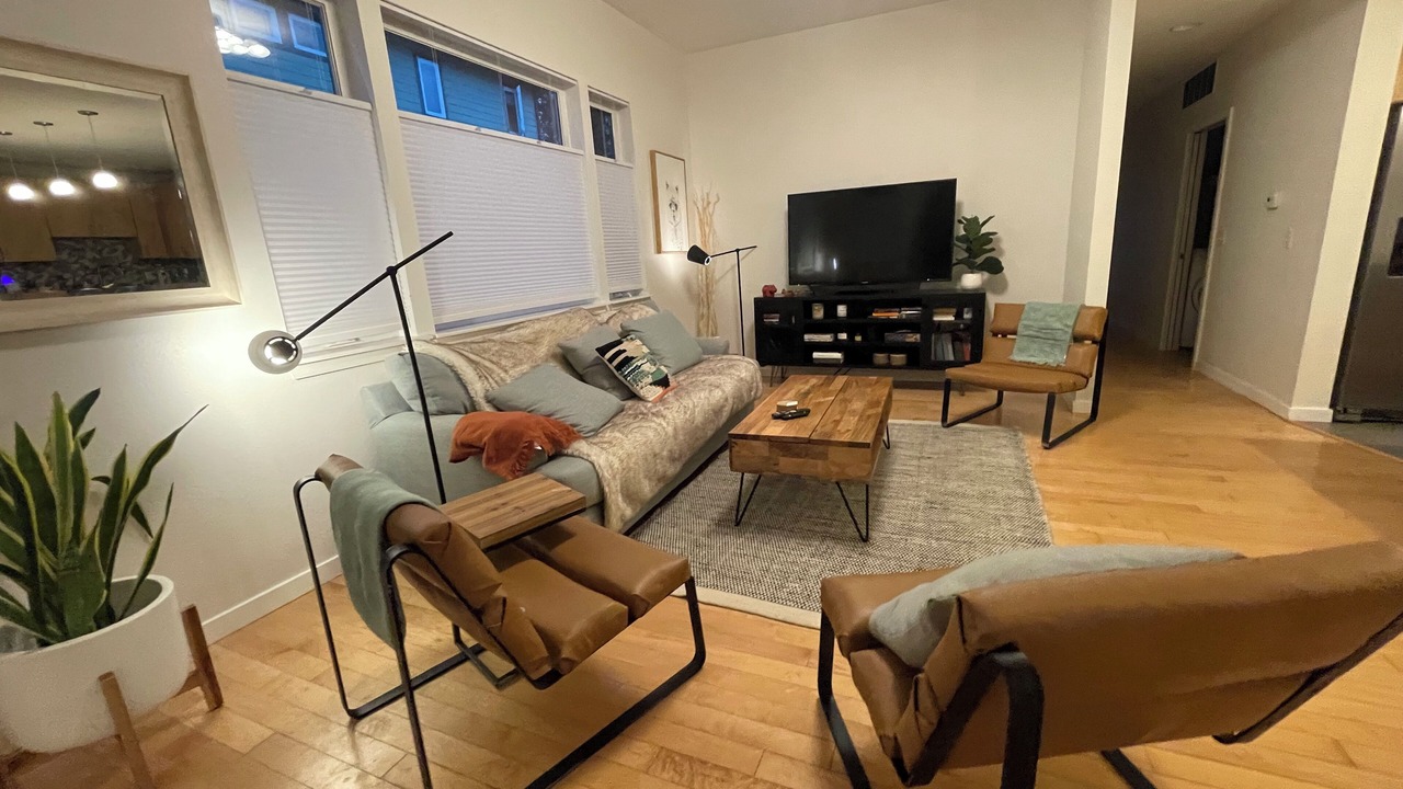 Photo of Livingroom in North Broadway - Holiday