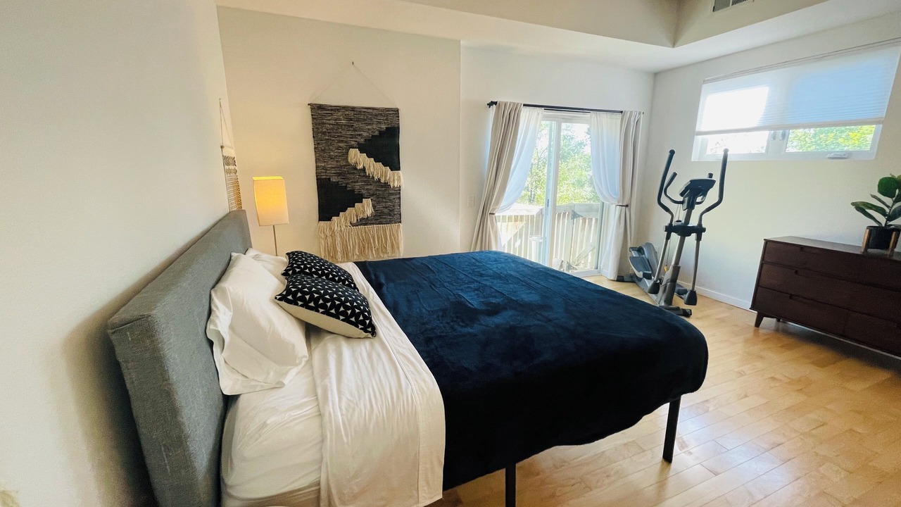 Photo of Bedroom in North Broadway - Holiday