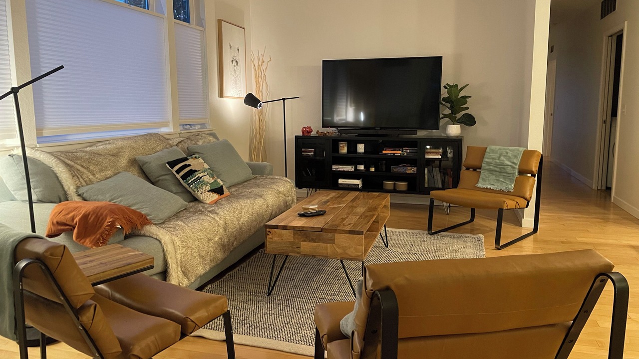 Photo of Livingroom in North Broadway - Holiday