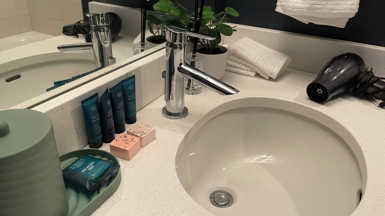 Photo of Bathroom in North Broadway - Holiday