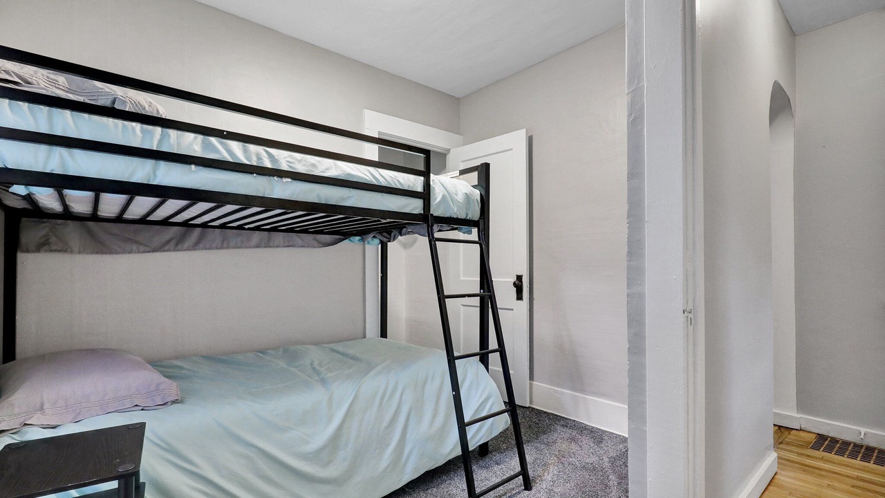 Photo of Bedroom in Lansing