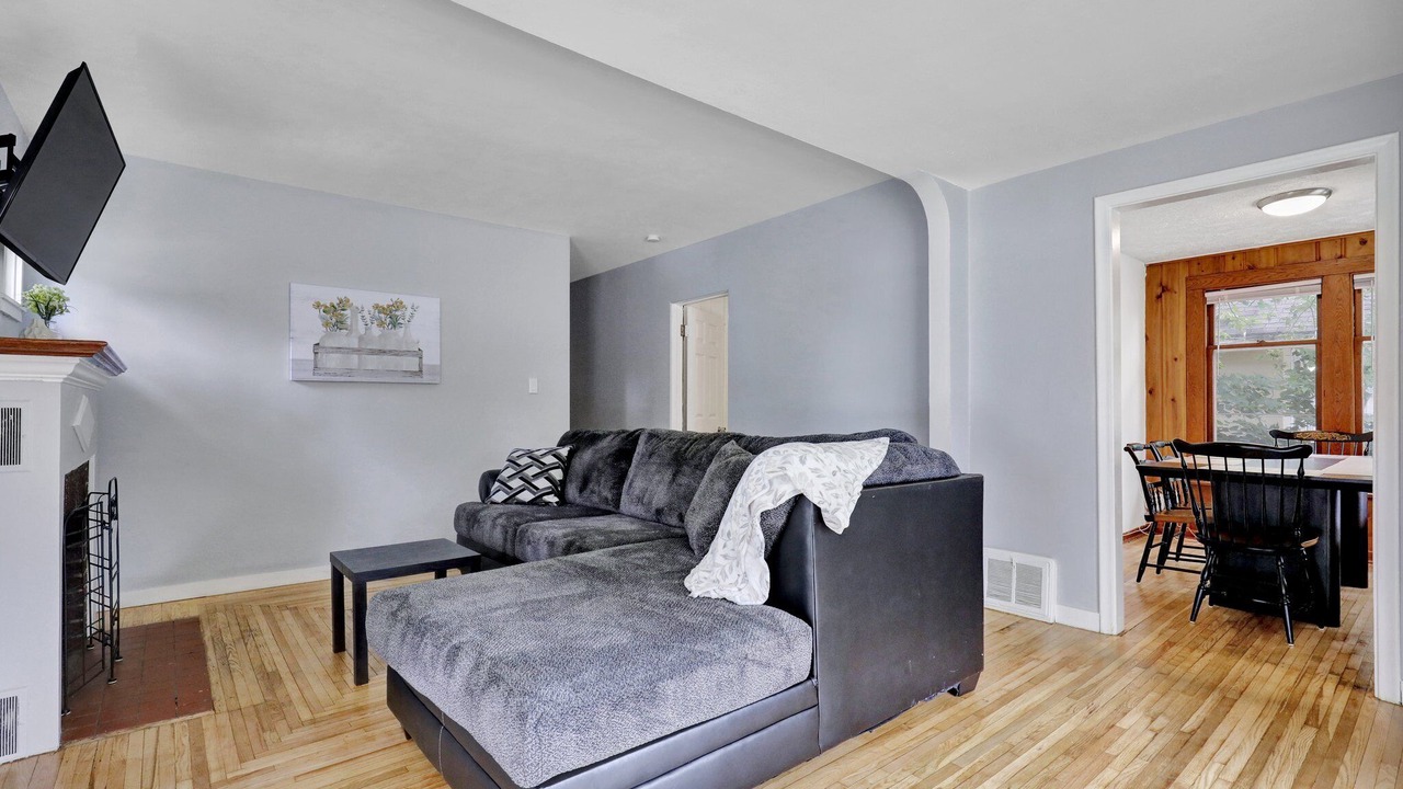 Photo of Livingroom in Lansing