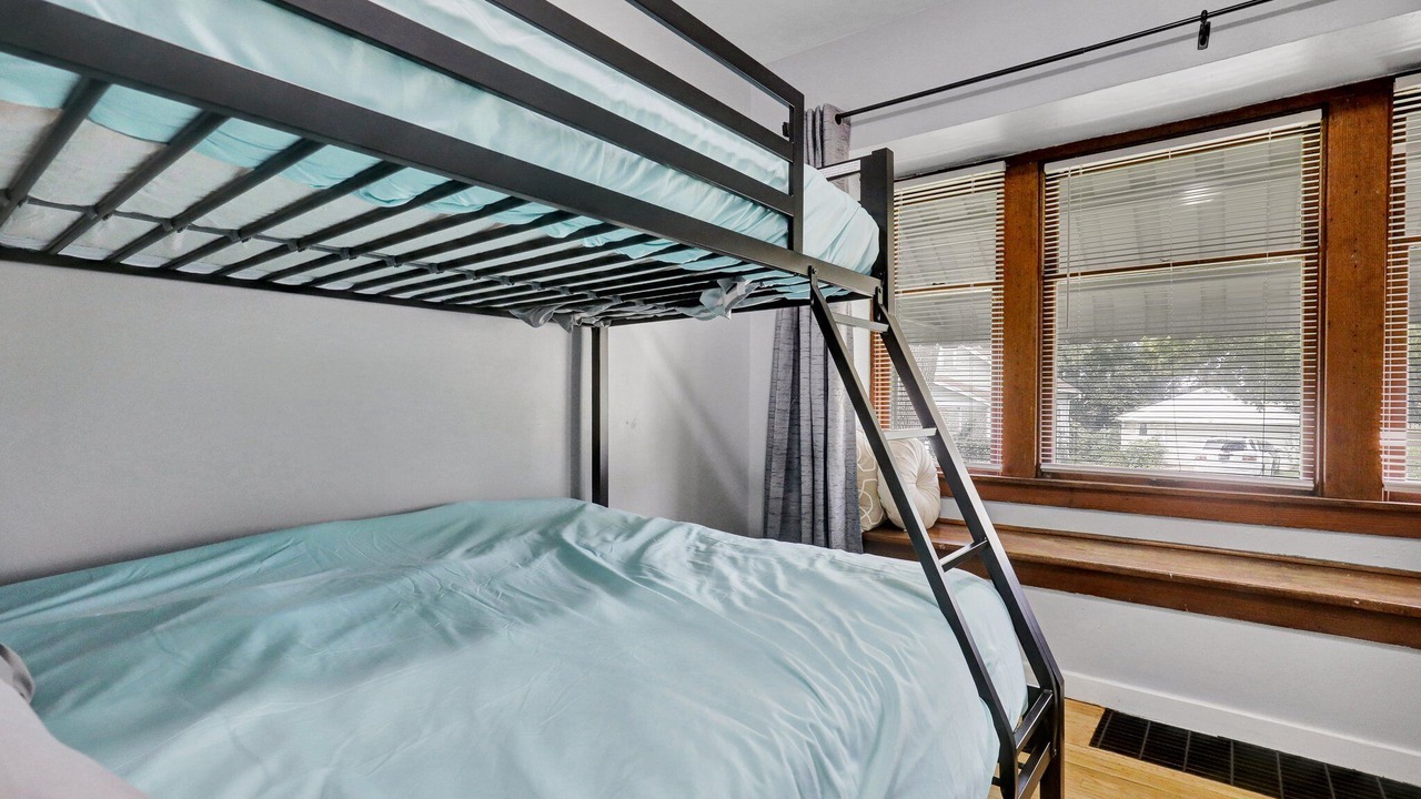 Photo of Bedroom in Lansing