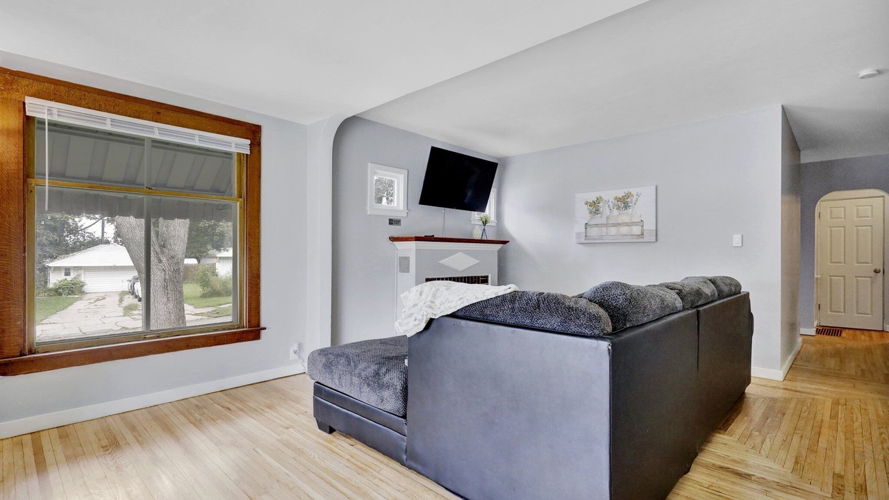Photo of Livingroom in Lansing