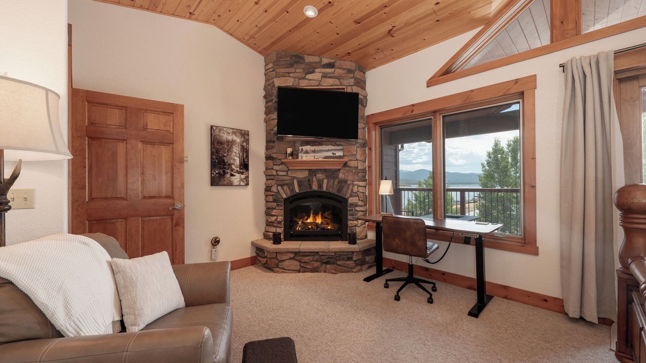 Photo of Livingroom in Grand Lake