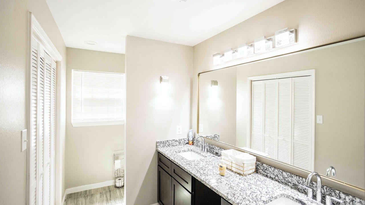 Photo of Bathroom in Alvin