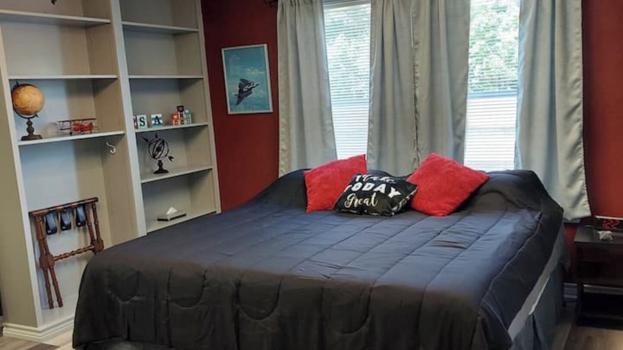 Photo of Bedroom in Mineola