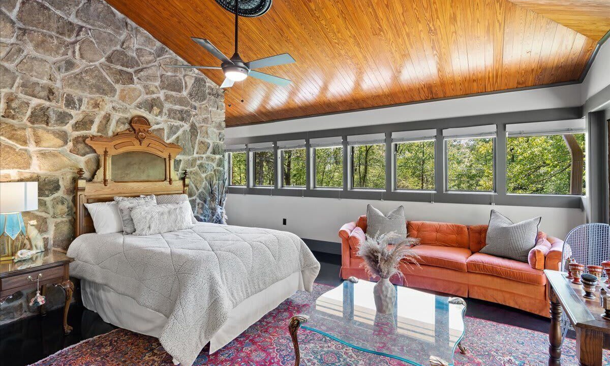 Photo of Bedroom in South Pittsburg