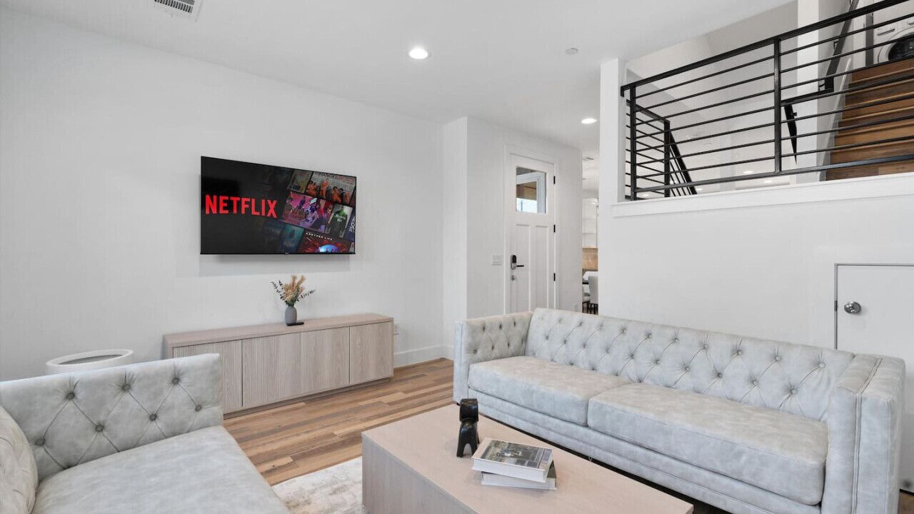 Photo of Livingroom in University Hills and Windsor Park