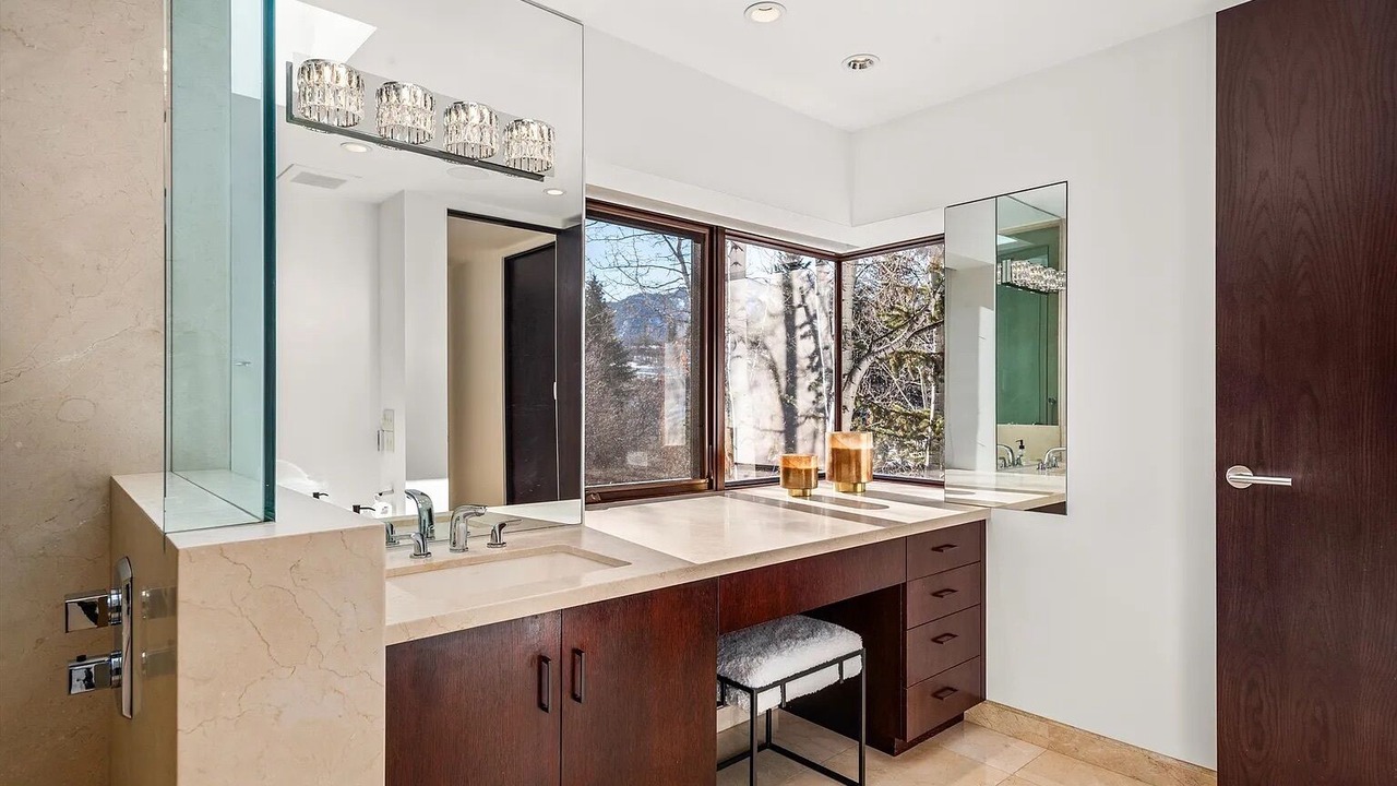 Photo of Bathroom in Red Mountain