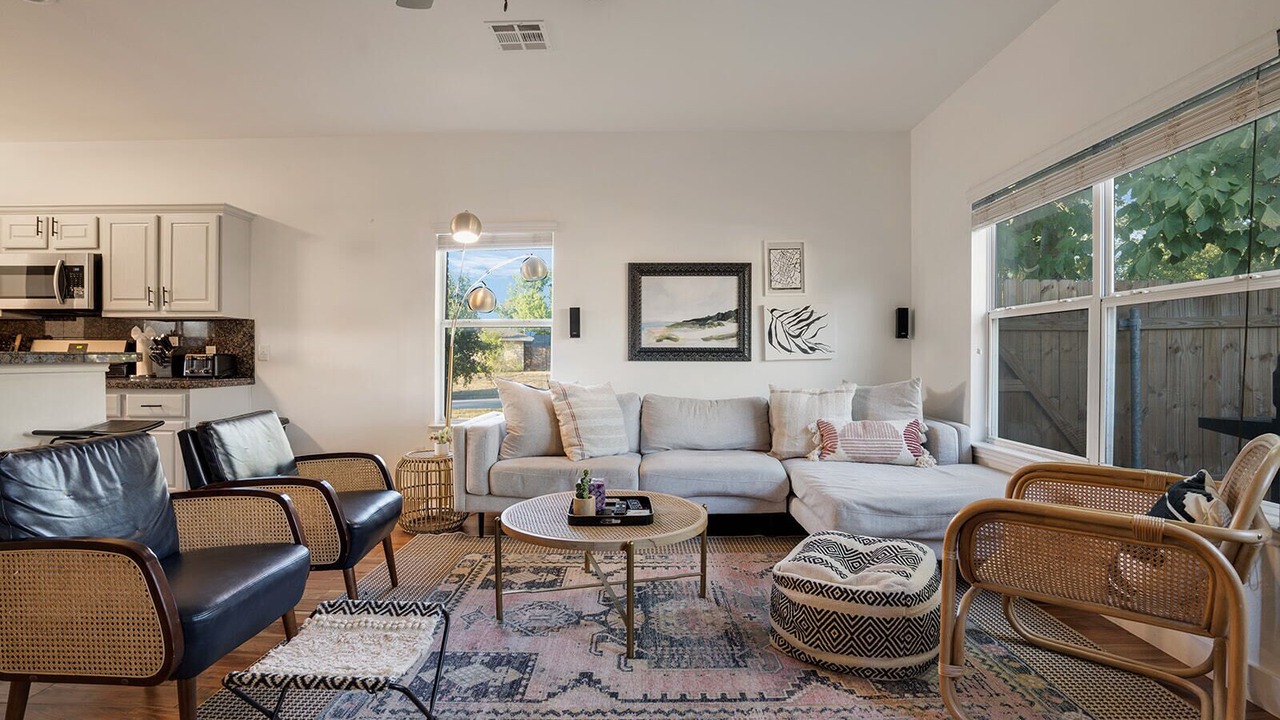 Photo of Livingroom in University Hills and Windsor Park