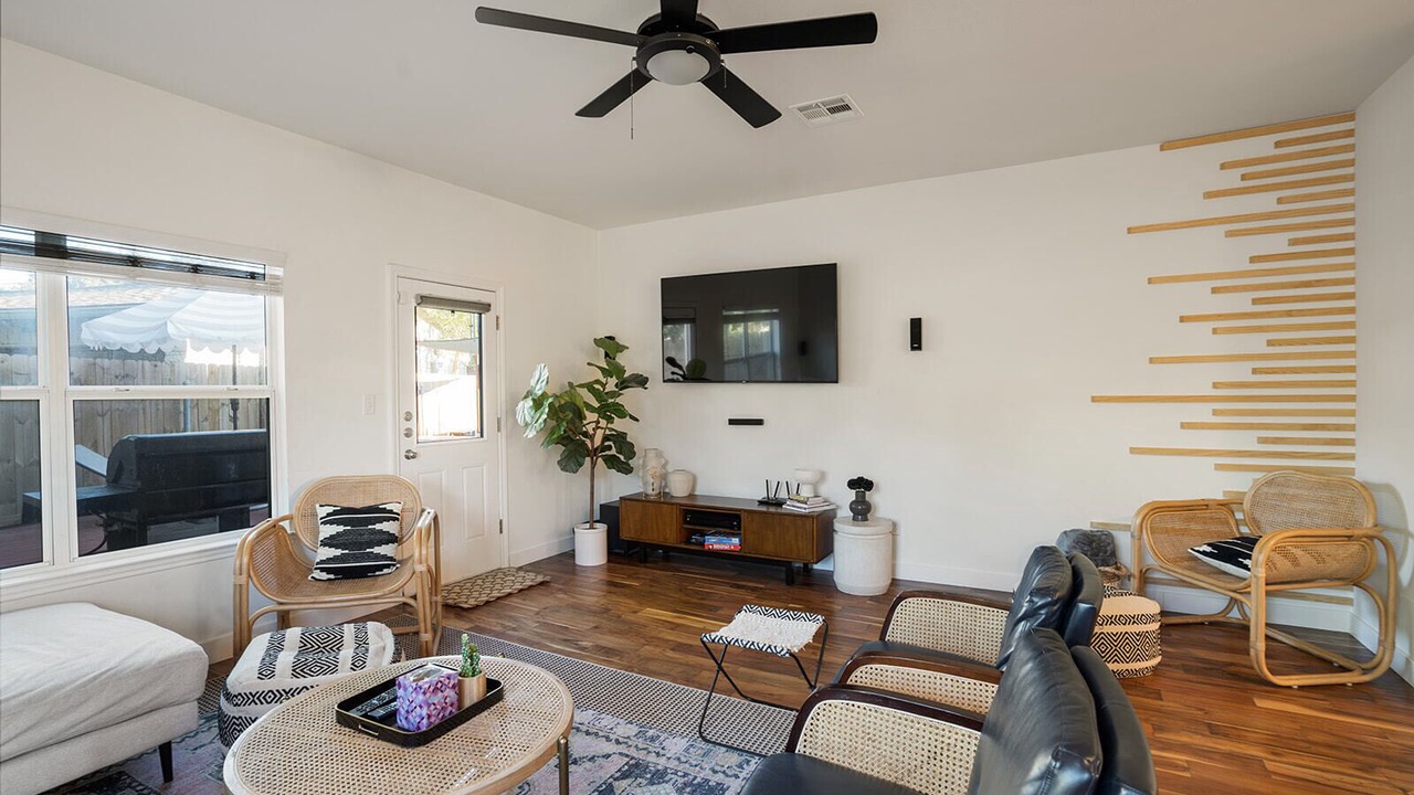 Photo of Livingroom in University Hills and Windsor Park