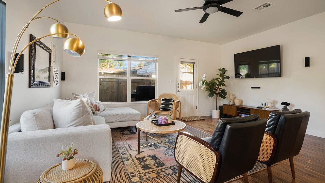Photo of Livingroom in University Hills and Windsor Park