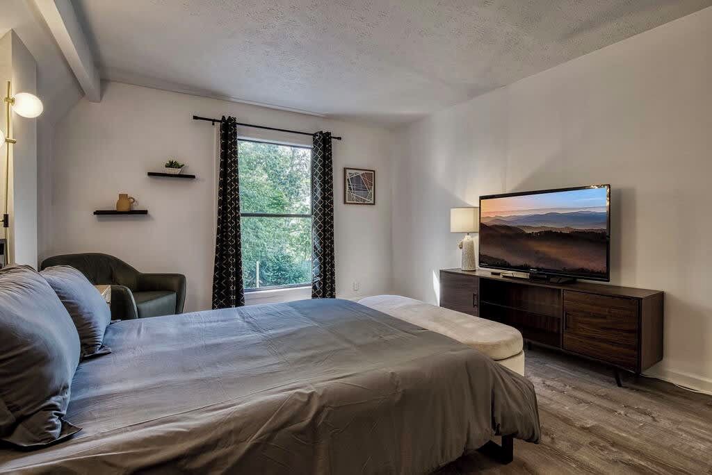 Photo of Bedroom in Kodak