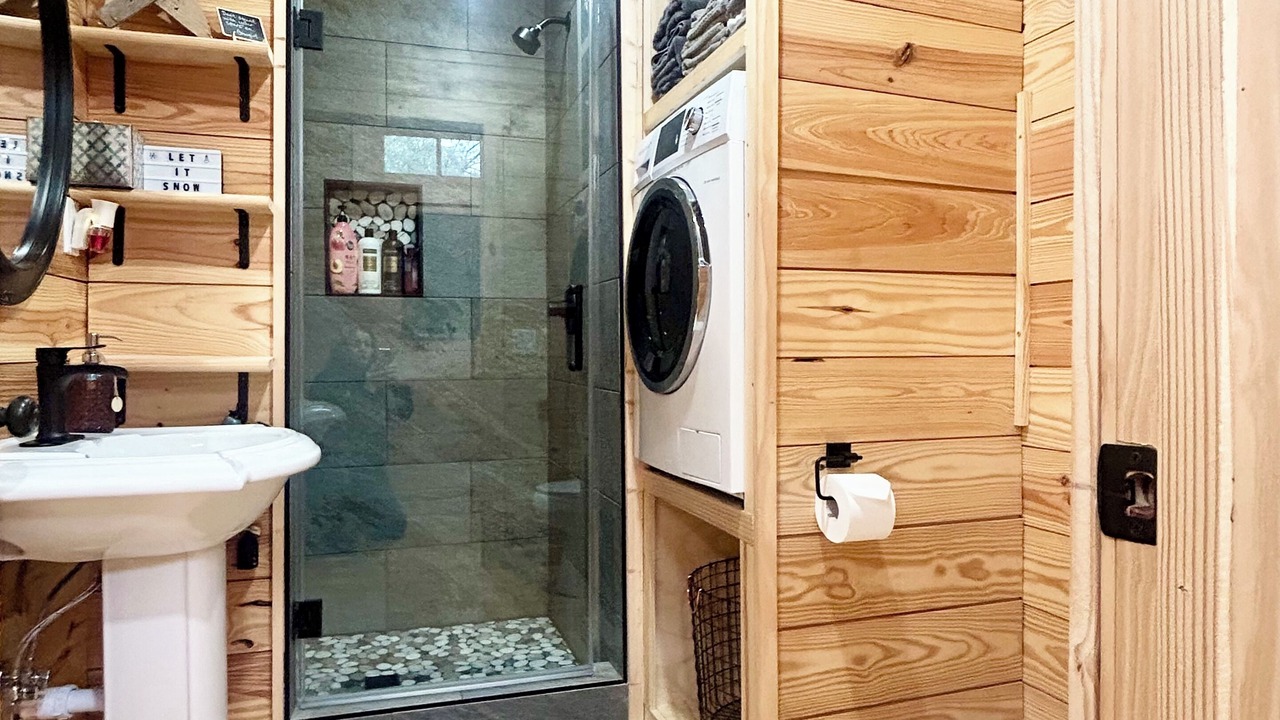 Photo of Bathroom in Kedron