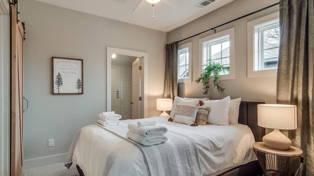 Photo of Bedroom in Historic Waverly
