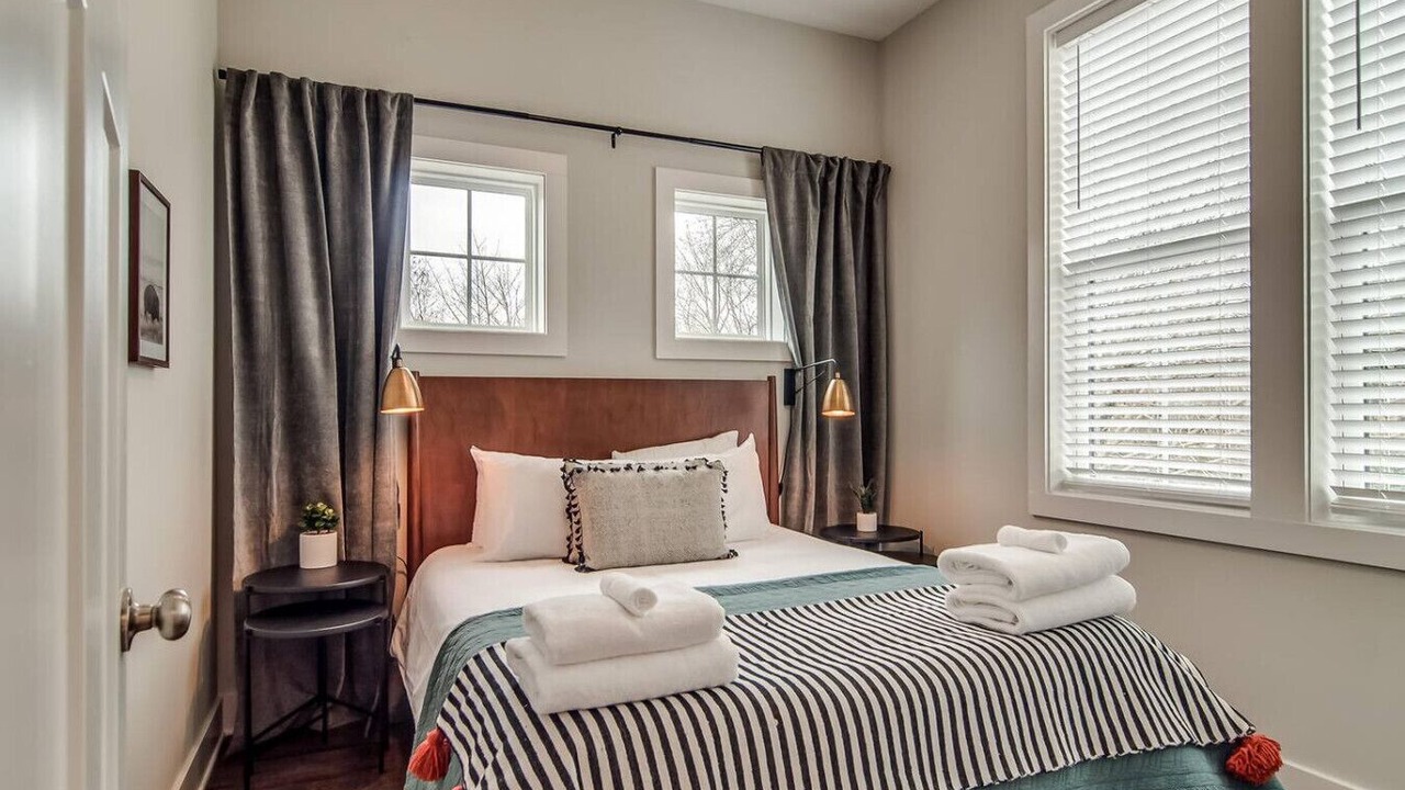Photo of Bedroom in Historic Waverly