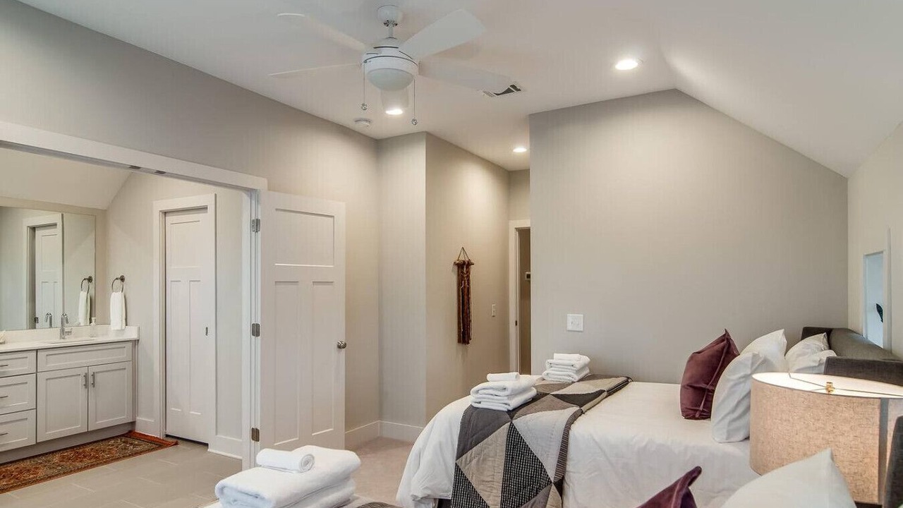 Photo of Bedroom in Historic Waverly
