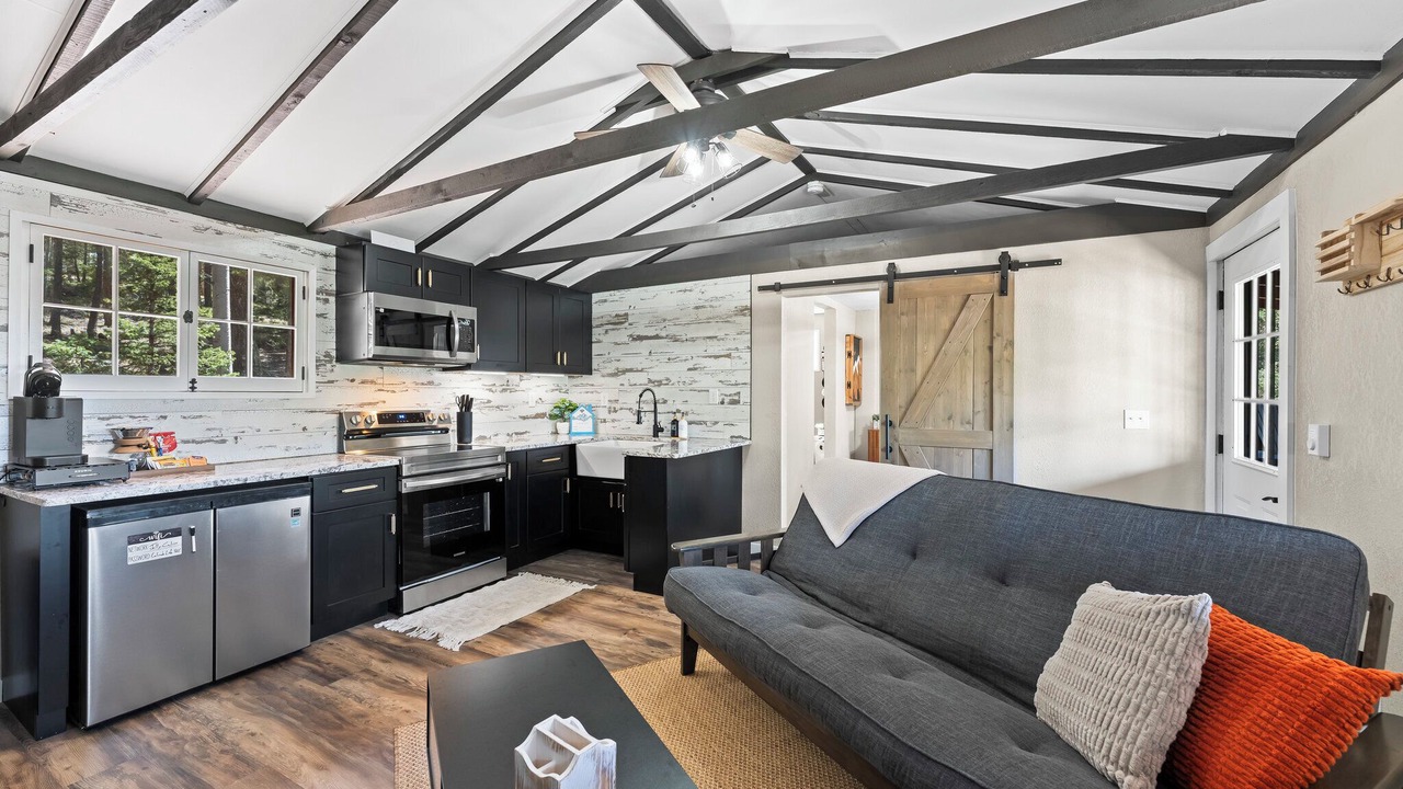 Photo of Livingroom in Divide