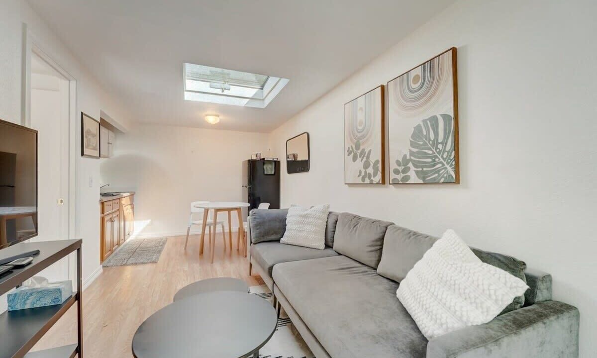 Photo of Livingroom in Downtown North