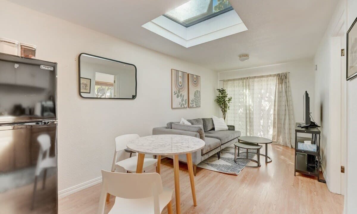 Photo of Livingroom in Downtown North