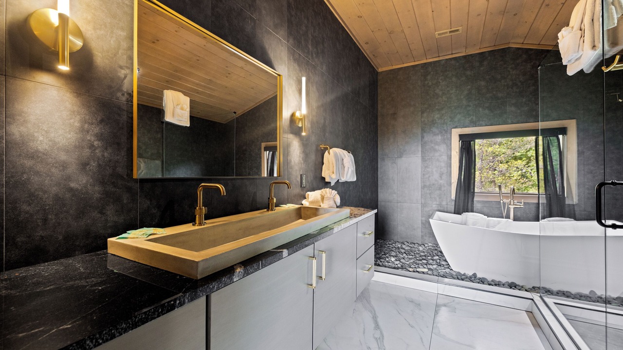 Photo of Bathroom in Gatlinburg - Pigeon Forge