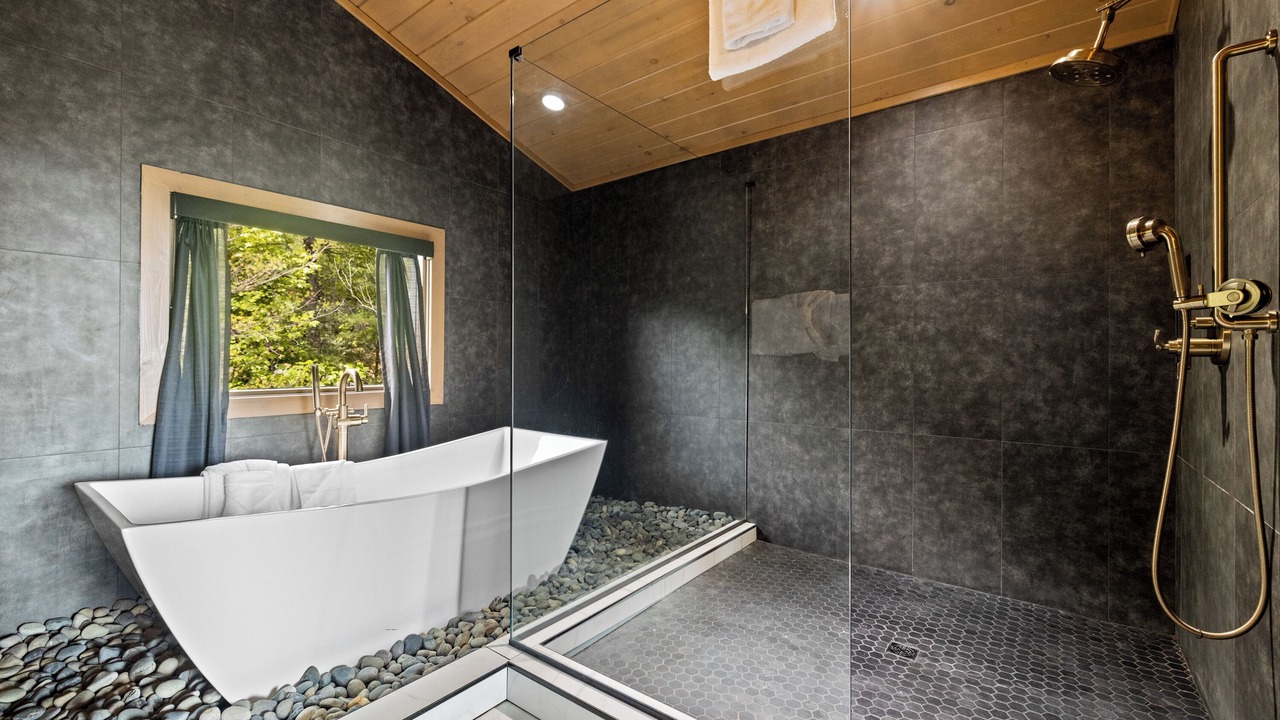 Photo of Bathroom in Gatlinburg - Pigeon Forge