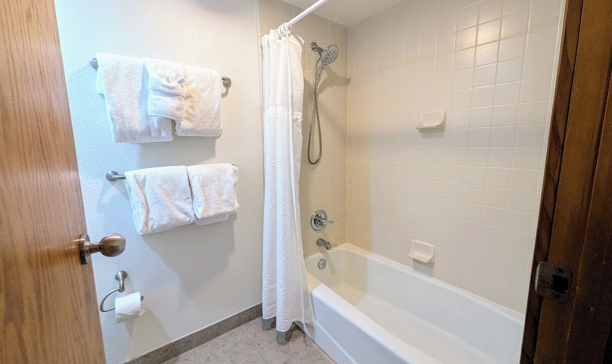 Photo of Bathroom in Lakeside Village