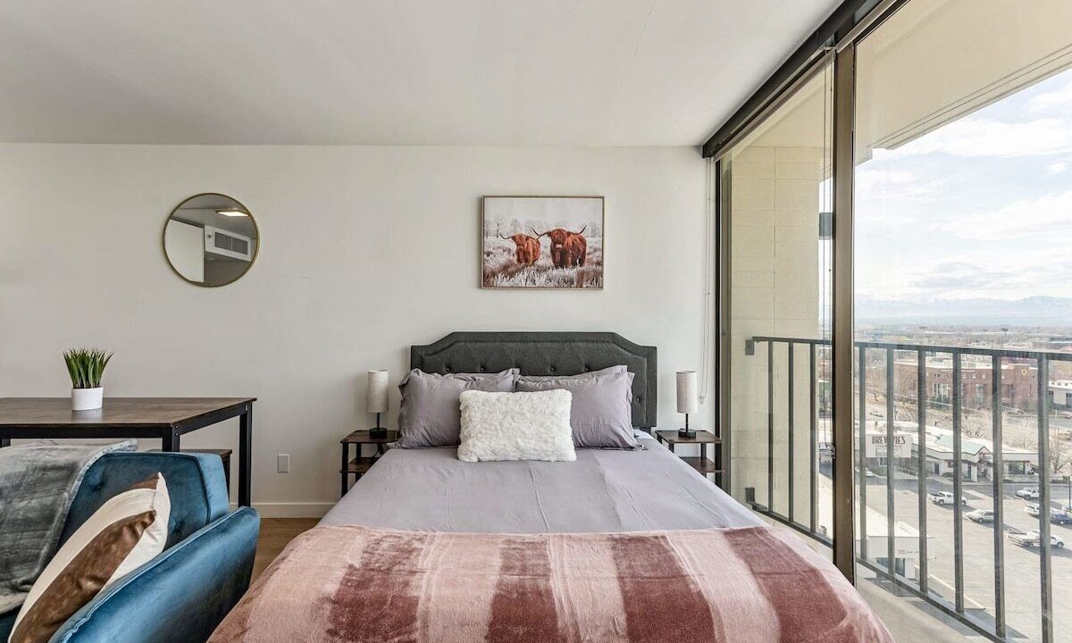 Photo of Bedroom in People's Freeway