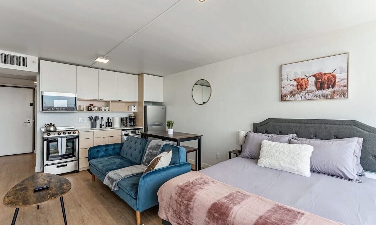 Photo of Bedroom in People's Freeway