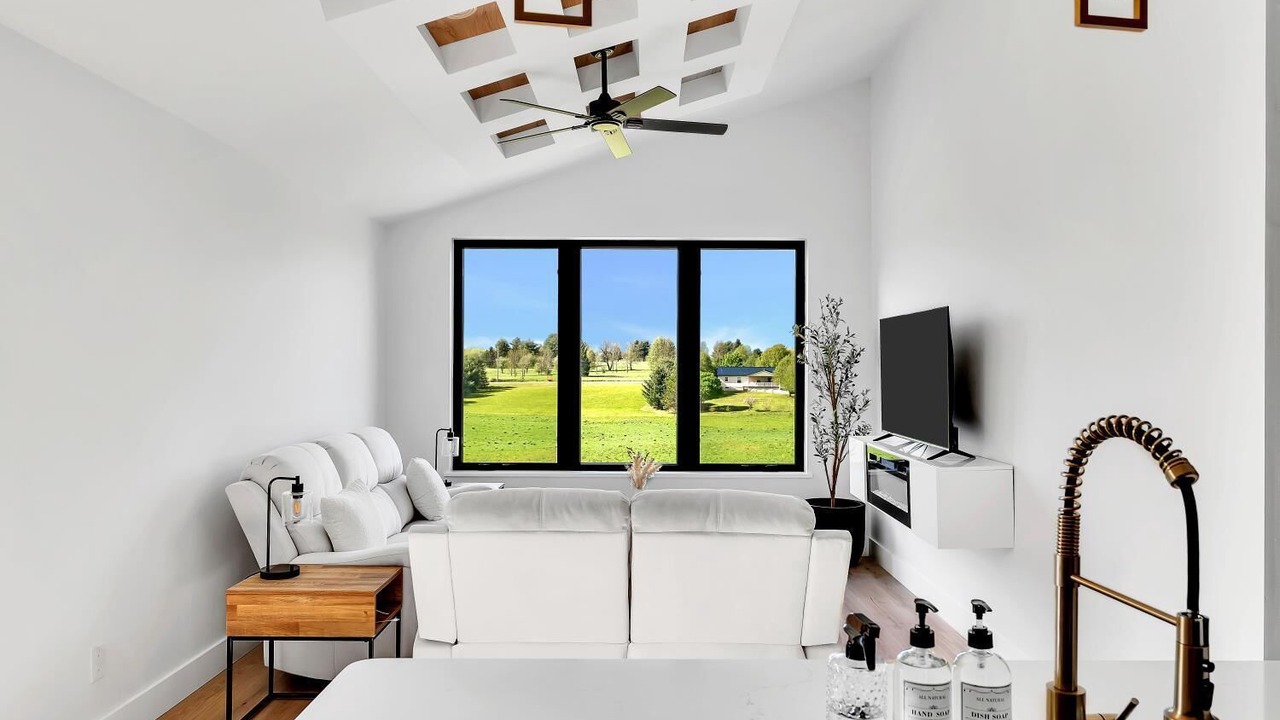 Photo of Livingroom in Tully