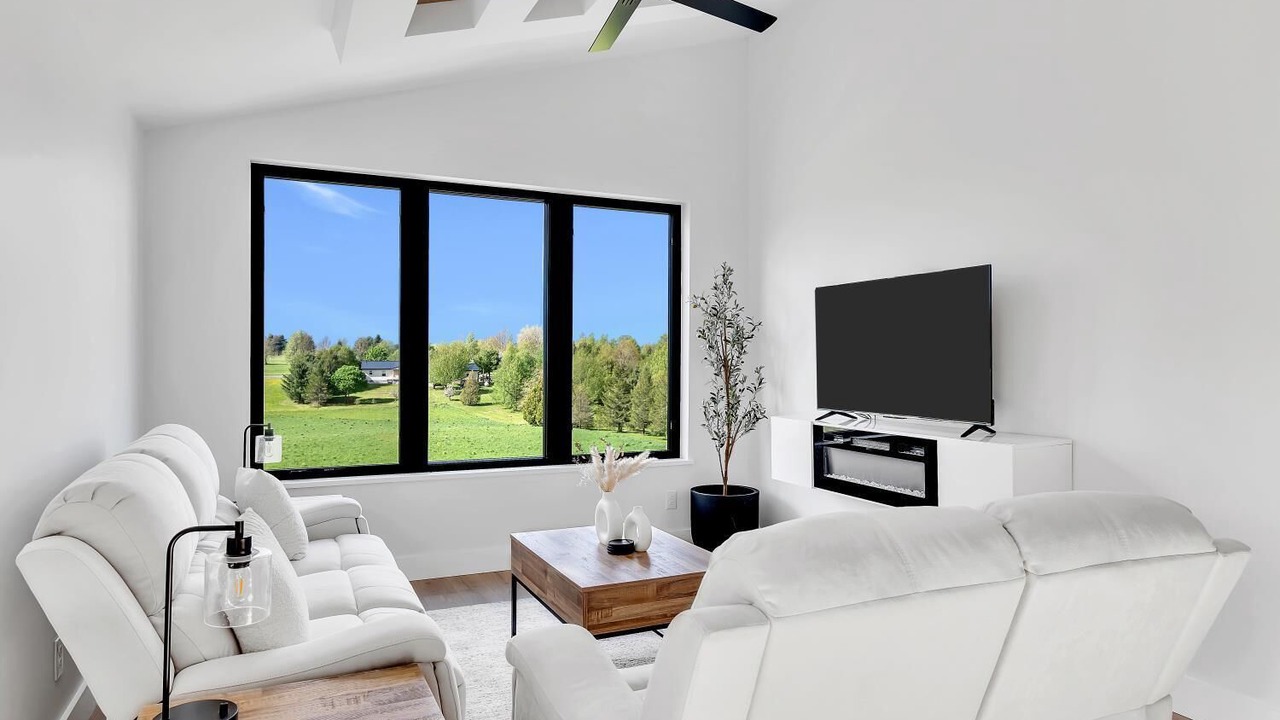 Photo of Livingroom in Tully