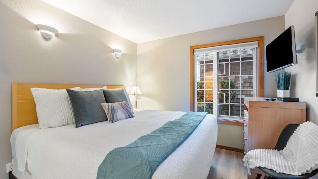 Photo of Bedroom in Downtown Cannon Beach
