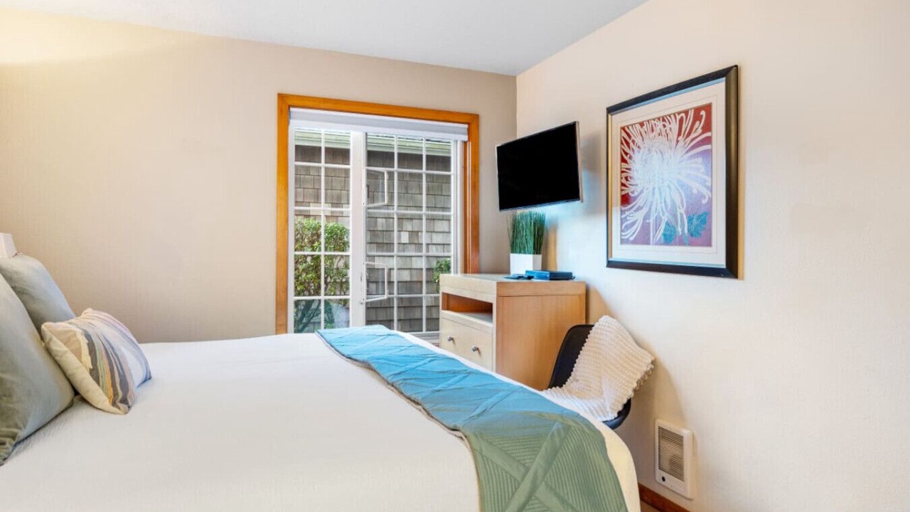 Photo of Bedroom in Downtown Cannon Beach