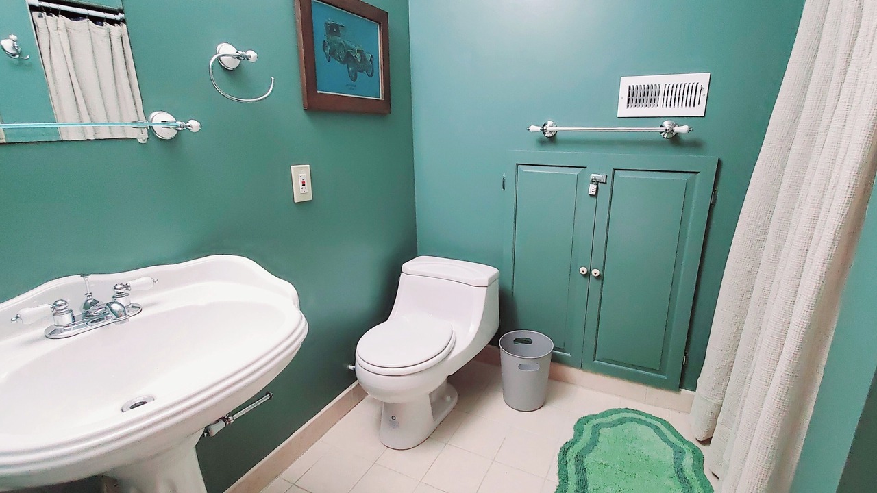 Photo of Bathroom in Toccoa