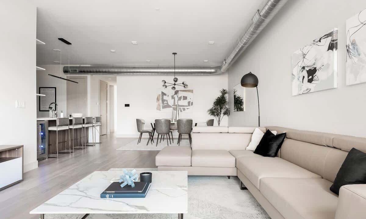 Photo of Livingroom in Jefferson Park