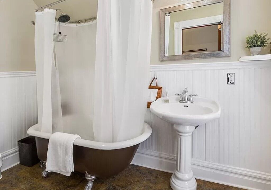 Photo of Bathroom in McLoughlin