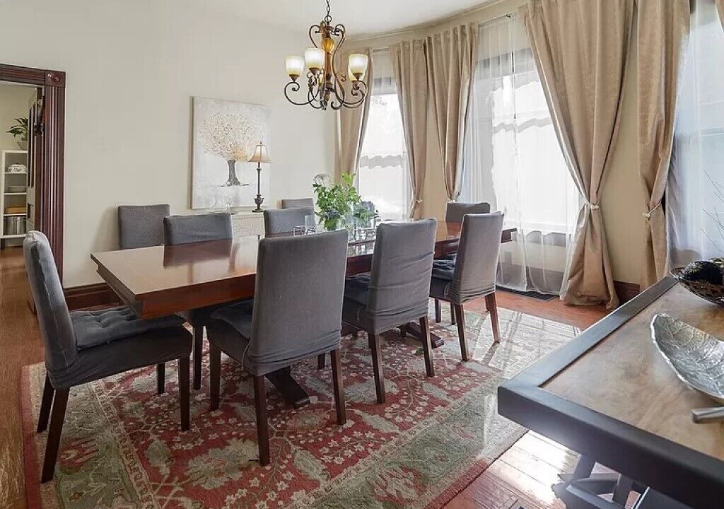 Photo of Livingroom in McLoughlin