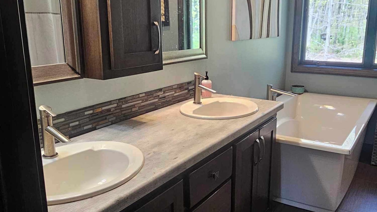 Photo of Bathroom in Abrams