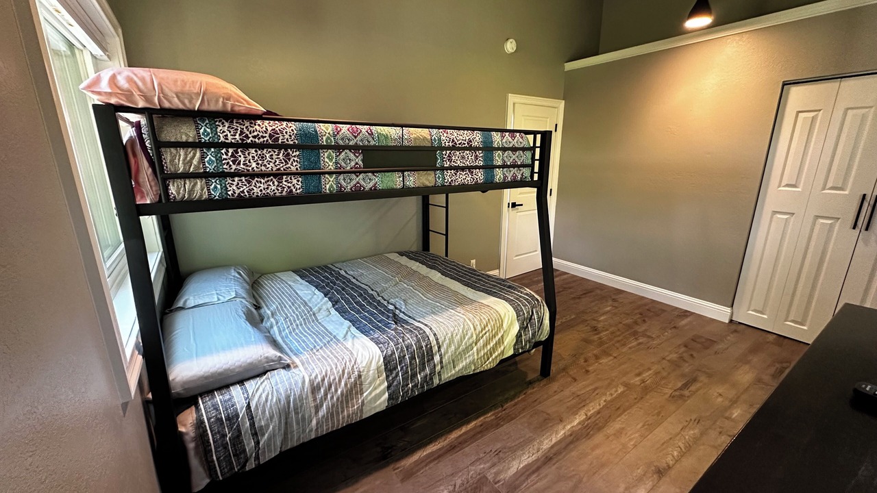 Photo of Bedroom in Reedsport