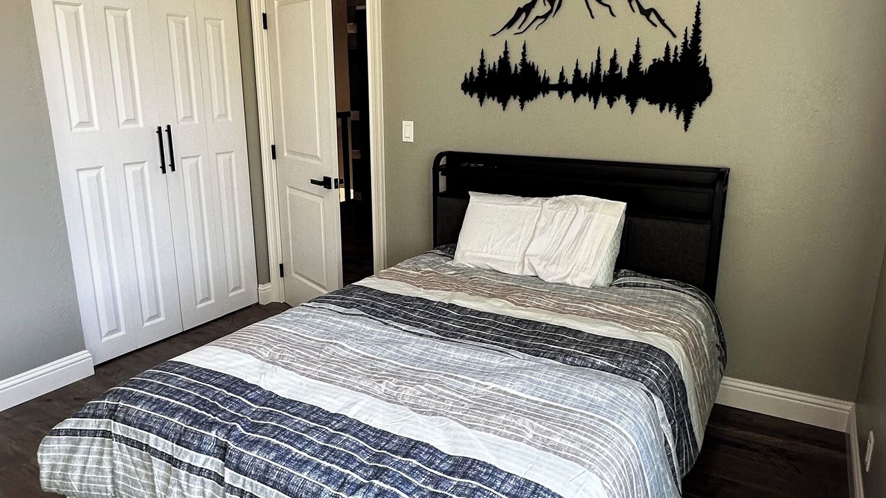 Photo of Bedroom in Reedsport