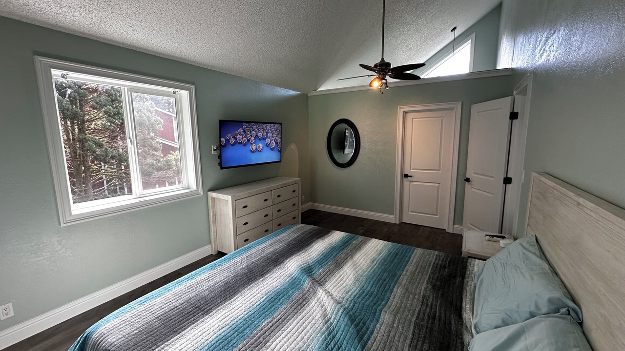 Photo of Bedroom in Reedsport