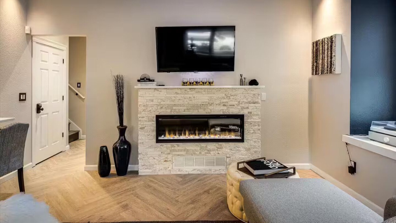 Photo of Livingroom in Central Boulder