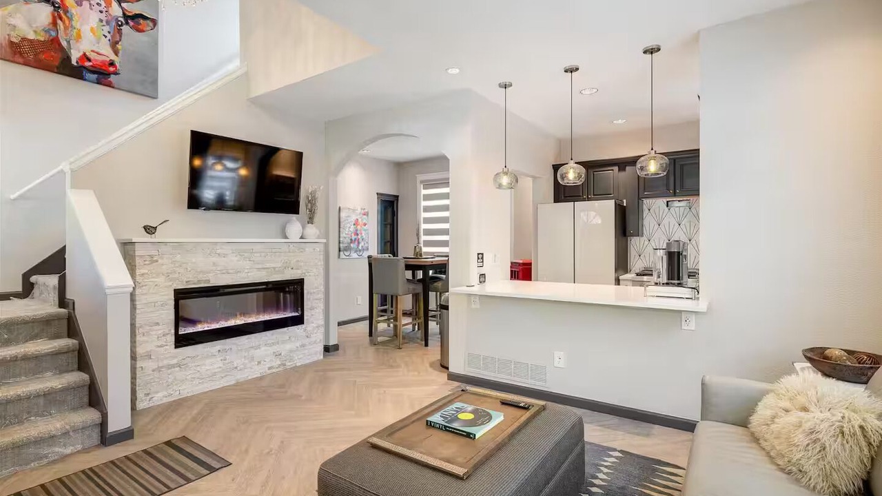 Photo of Livingroom in Central Boulder
