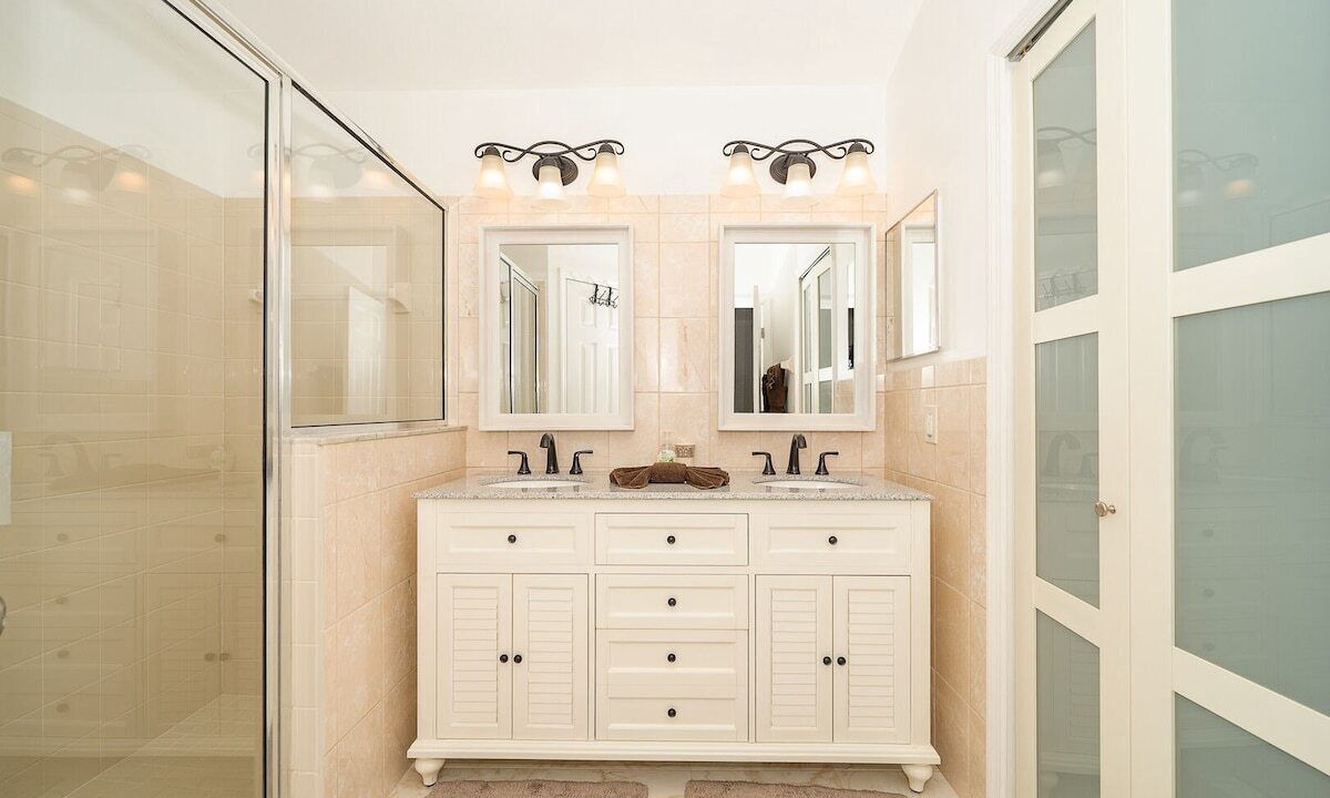 Photo of Bathroom in Crescent Lakes