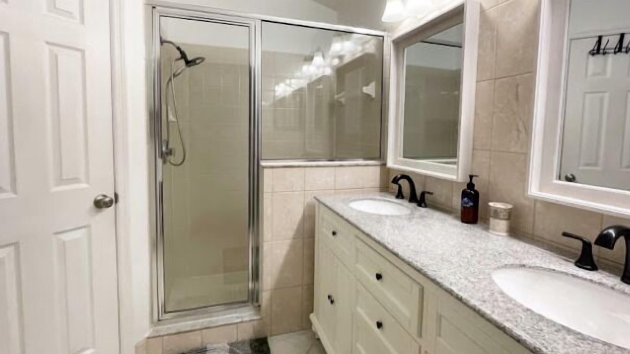Photo of Bathroom in Crescent Lakes