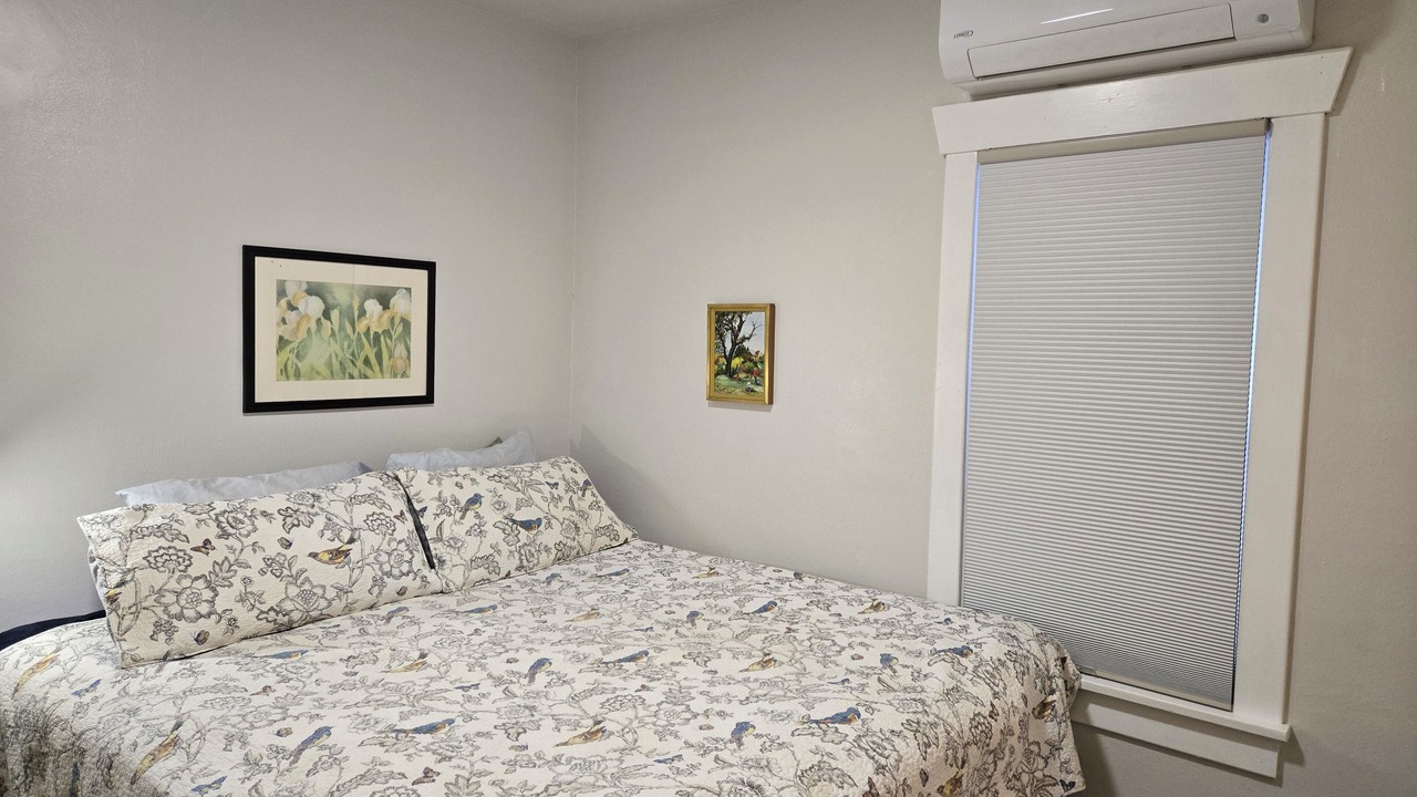 Photo of Bedroom in Lyons
